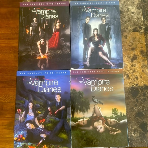 The Vampire Diaries Set - Picture 2 of 2